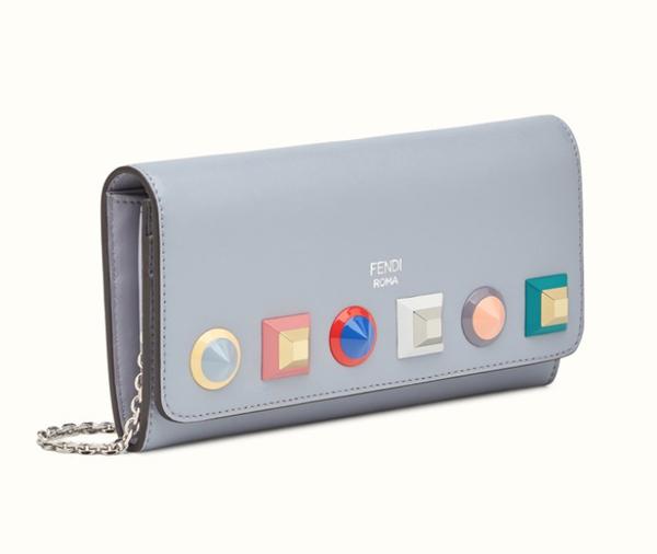 2017新作！FENDI フェンディスーパーコピー ☆プレキシグラス付き チェーンウォレット 8M0365SR0F06R4